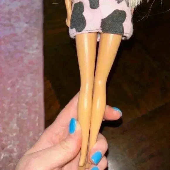 Vintage cow print Barbie - Picture 4 of 4